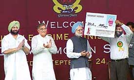 Mr Jagtar Singh Sidhu, President of the Chandigarh Press Club (extreme right) hands over the honorary membership of the club to Prime Minister Manmohan Singh at a function on the club premises on Saturday. Also seen in the picture are Punjab Chief Minister Amarinder Singh and Haryana Chief Minister Bhupinder Singh Hooda. 
