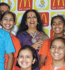 Classical dancer Sonal Mansingh with schoolchildren during a function on the occasion of World Childrens Week, celebrated by McDonalds India 