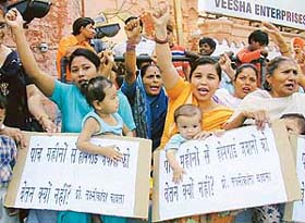 Family members of Home Guards jawans raise slogans against the state government in Amritsar