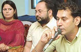 (From left) Manpreet, wife of Punjabi music director Sukhpal Sukh (sitting next to her), and singer Gursevak Mann at a function to celebrate one year of radio programme Bindaas Bol in Chandigarh