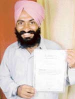 Jagdev Singh Cheema with his certificate issued by the Limca Book of Records