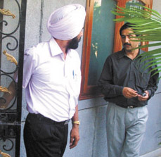 CBI officials during the raid at the residence of Delhi Police Inspecter Ishwar Singh in the Capital on Friday