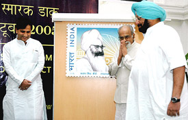 Minister of State for Communications and Information Technology Shakeel Ahmad with former Prime Minister I. K. Gujral and Punjab Chief Minister Capt Amarinder Singh