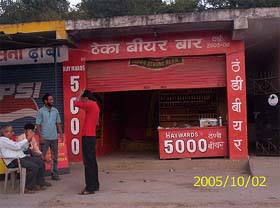 This liquor vend did business on Gandhi Jayanti in Sundernagar town on the National Highway No. 21