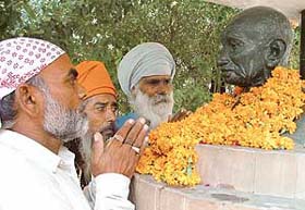 Tributes being paid to Mahatma Gandhi on his 136th birth anniversary in Ludhiana