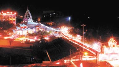 Jhandewalan Temple lit up on the occasion of Navratras in the Capital