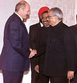 Indian Vice President Bhairon Singh Shekhawat greets Belarus President Aleksandr Lukashenko