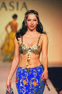 Fashion show lands Vida Samadzai in trouble