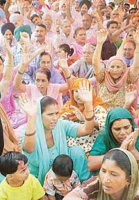 Residents of Deep Complex, Hallomajra, protest against the administrations move to acquire their land