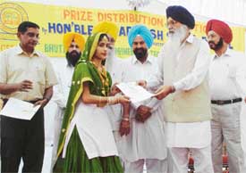 Mr Parkash Singh Badal gives away prizes to students at the annual prize distribution function of the Bhutta College of Engineering and Technology at Bhutta in Ludhiana on Monday