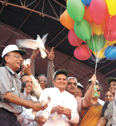Delhi Health Minister Yoganand Shastri inaugurating MTNL Perfect Health Mela at Rajouri Garden in the Capital