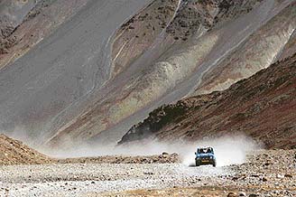 A participant covering the Kaza-Patseo stretch