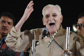 Pakistani vocalist Ghulam Hasan Shaggan performs at the 4th Baba Jassa Singh Kapurthala Heritage Festival in Kapurthala on Friday.