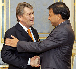 Ukrainian President Viktor Yushchenko welcomes Lakshmi Mittal, Chairman and CEO, Mittal Steel, after his company won the tender to buy Ukrainian giant steel mill Kryvorizhstal in Kiev on Monday