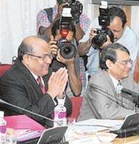 RBI Governor Dr Y. V. Reddy (left) with Dr Rakesh Mohan, Deputy Governor, during a meeting with bank chiefs in Mumbai on Tuesday. 