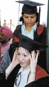 Students of College of Art at a convocation function held at Lalit Kala Mahavidyalya in the Capital