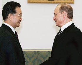 Russian President Vladimir Putin welcomes Chinese Premier Wen Jiabao at the Kremlin in Moscow on Wednesday