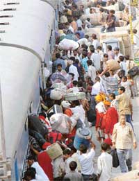Migrant workers from UP and Bihar leave for homes to celebrate Divali