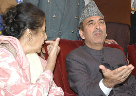 Ms Ambika Soni and Mr Ghulam Nabi Azad address a press conference in Srinagar on Sunday. 