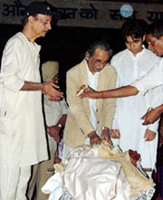 Navraj, son of Amrita Pritam, artist Imroz (centre) and grandson Aman perform last rites of the writer in New Delhi on Monday evening. 