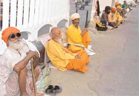 Downtrodden at the Dandi Swami chowk depend on peoples generosity
