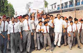 Students of Everest Public Senior Secondary School took out a chetna rally