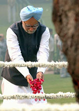 Prime Minister Manmohan Singh pays floral tribute at Shakti Sthal, the samadhi of Indira Gandhi, on her 21st death anniversary, in New Delhi on Monday