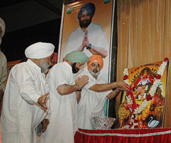 Punjab Chief Minister Amarinder Singh pays obeisance to Lord Vishvakarma in Ludhiana on Sunday.