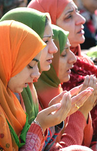 Women offer prayers on Id at the Hazratbal shrine on the outskirts of Srinagar on Friday. 