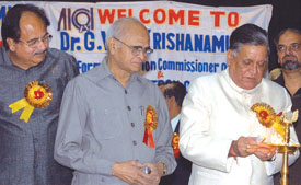 Lt. General K.M. Seth along with former Election Commissioner G.V.G. Krishnamurty at the inauguration of Delhi State Annual Intellectuals Conference, at Hindi Bhavan in the Capital.