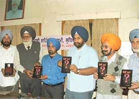 “Kiven Kahan” by Prabhjot Singh Sohi being released by Prof N.S. Tasneem at Punjabi Bhavan in Ludhiana on Saturday