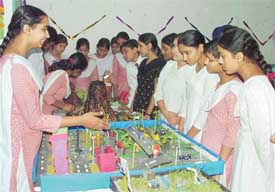 Students of the TPS explain a model prepared by them to visitors on Sunday