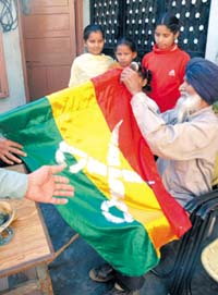 Ram Sharan Das prepares to hoist the Ghadar Partys flag at Dhilwan village on Thursday. 