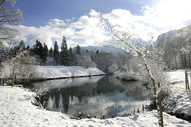 Snow covers the park of castle Linderhof near Garmisch-Partenkirchen, about 100 km south of Munich, on Thursday