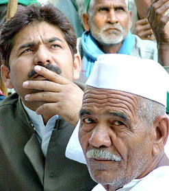 Bhartiya Kisan Union President Mahendra Singh Tikait and his son Rakesh Tikait at a farmers' rally against World Trade Organisation (WTO) at Jantar Mantar in New Delhi on Friday. 
