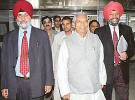 Mr Suraj Bhan, Chairman, National Commission for Scheduled Castes (centre) during his visit to the Punjab and Sind Bank Training College, Sector 17, Chandigarh, on Saturday.