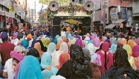 Devotees participate in a nagar kirtan procession on the eve of the martyrdom day of Guru Teg Bahadur in Ludhiana on Tuesday