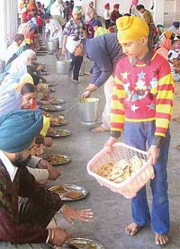 Devotees take langar on the occasion of the Martyrdom Day of Guru Teg Bahadar at gurdwara Shri Vara Sahib, Phase V, Mohali