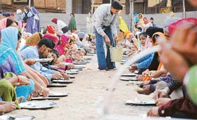 Devotees partake of 'langar' at Gurdwara Dukhnivaran Sahib in Ludhiana