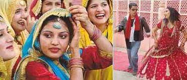 The folk flock sprinkles colour while the filmi fans add glamour to the fiesta at Leisure Valley