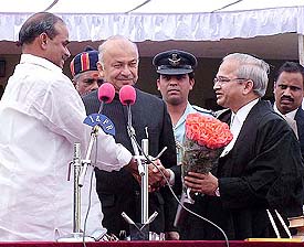 Chief Minister of Andhra Pradesh Dr Y. S. Rajasekhara Reddy greets Mr Justice Ganpat Singhvi after he takes charge as Chief Justice of Andhra Pradesh High Court 