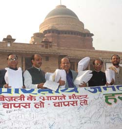 Delhi BJP president Harsh Vardhan leading a delegation of party leaders to submit the signatures of Delhiites protesting against the privatisation of power to president A.P.J. Abdul Kalam at Rashtrapati Bhavan in the Capital
