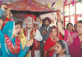 The Punjabi department of Alpine International School showcases Punjabi culture at “Prayadarshni-2005” in Ludhiana