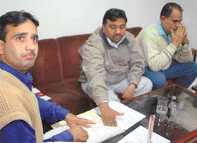 A visibly upset CBI official looks at The Tribune lensman when he tried to click a picture of the nabbed Chandigarh Housing Board assistant, Shashi Mohan, who was arrested for accepting bribe in Chandigarh