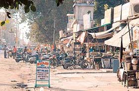 A view of roadside encroachments outside the Dandi Swami Temple, Civil Lines, Ludhiana