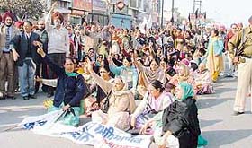 Teachers of aided school hold a protest rally at Chattar Singh Park, Ludhiana, against policies of the state government