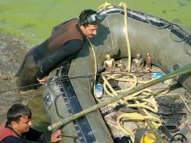 A team of Navy divers during an operation to recover stolen ancient Jain idols at Mahabir Colony waterworks in Hisar on Friday