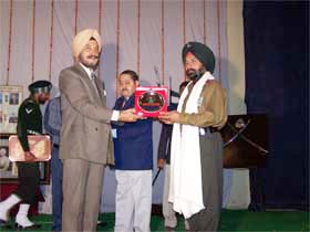 Capt Bana Singh, a Paramvir Chakra winner, being honoured by Gen Surjit Singh (retd) during a function in Kapurthala