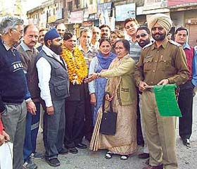 Mr Ashok Sharma, local MLA and Chairman of the PTDC, inaugurates the new traffic system in Pathankot