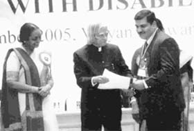Pradeep Mundeja of Karnal receives an award from President A.P.J. Abdul Kalam in New Delhi
